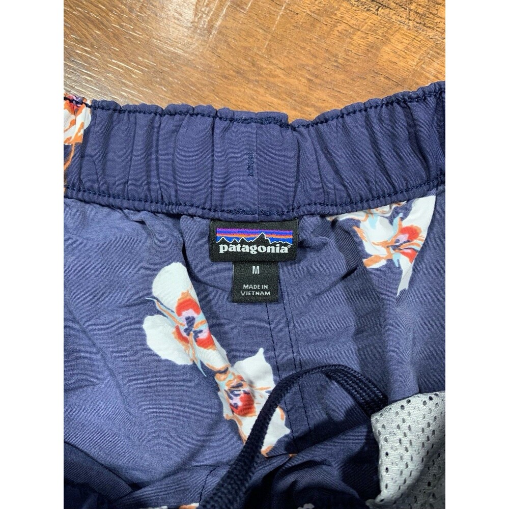 Patagonia Barely Baggies Shorts Women’s M Blue Floral Boardshort 2.5 Inseam EUC - Picture 4 of 5
